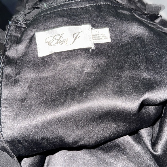 NWOT Eliza J Floating 3D Flowers Halter Style Black Ball Gown Sz 10 - Picture 5 of 6